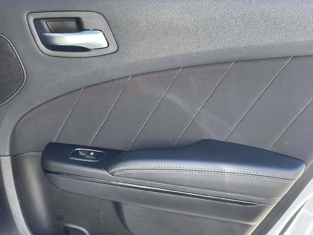 Used 2021 White Dodge SXT image 18