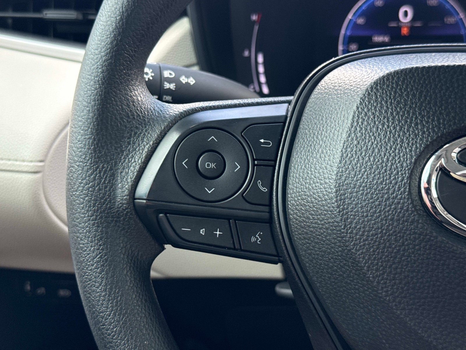 Used 2026 Wind Chill Pearl Toyota L image 28
