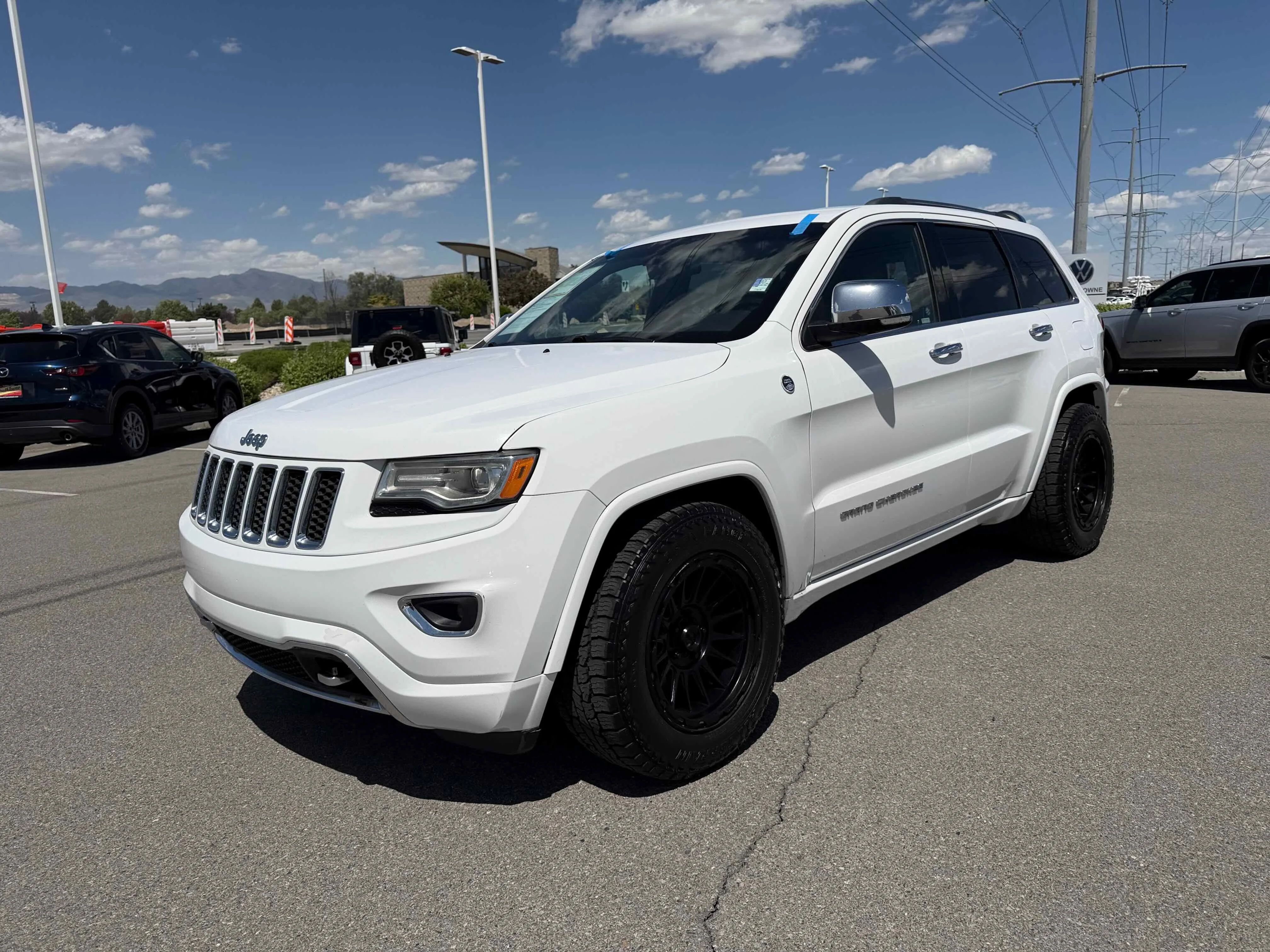 Used 2015 Bright White Clearcoat Jeep Overland image 12