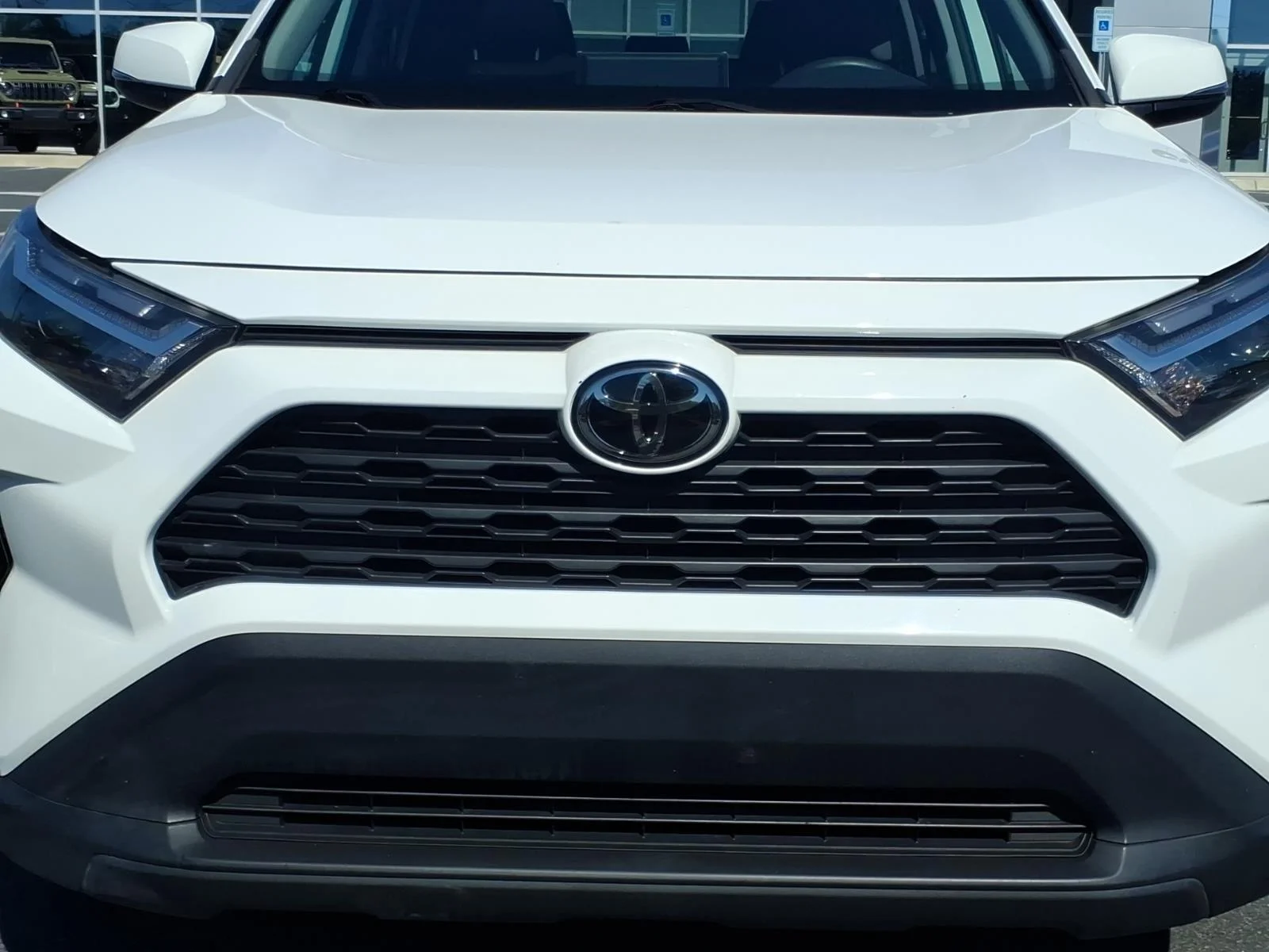 Used 2022  Toyota XLE image 14