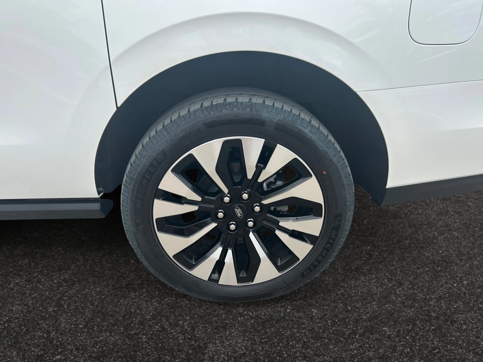 New 2027 Star White Metallic Tri-Coat Ford Platinum Max image 9