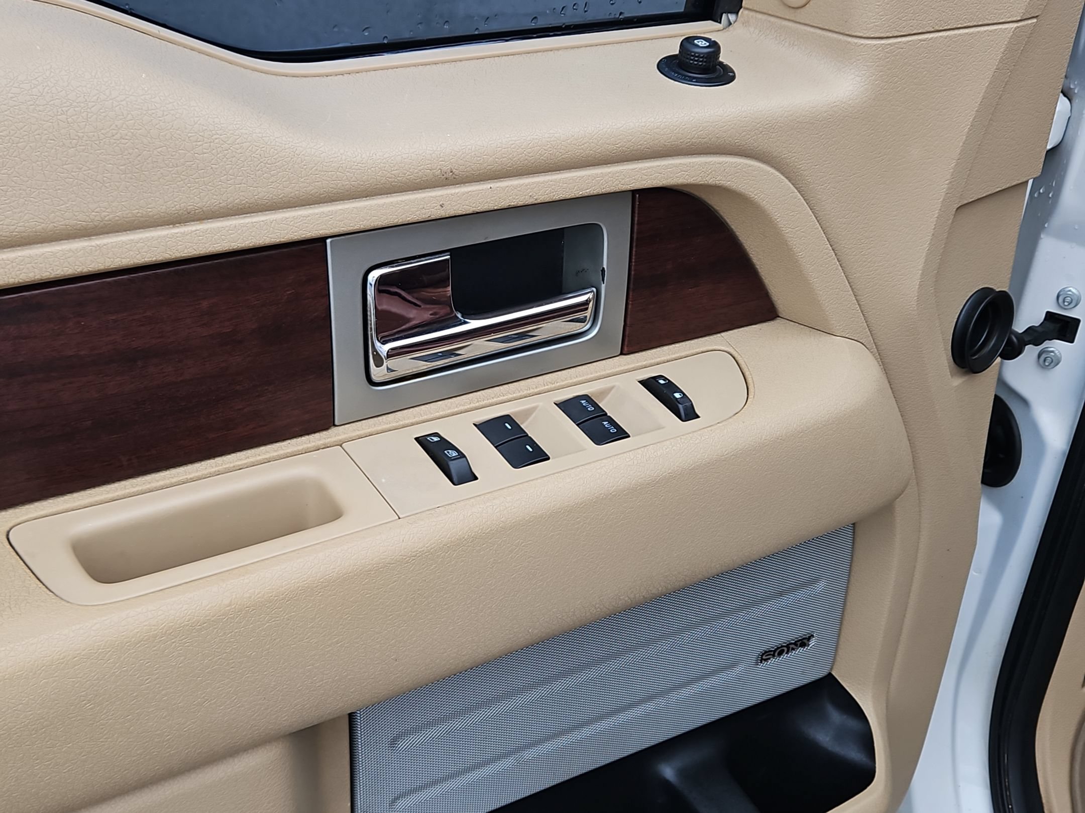 Used 2013 White Platinum Metallic Tri-Coat Ford King Ranch image 33