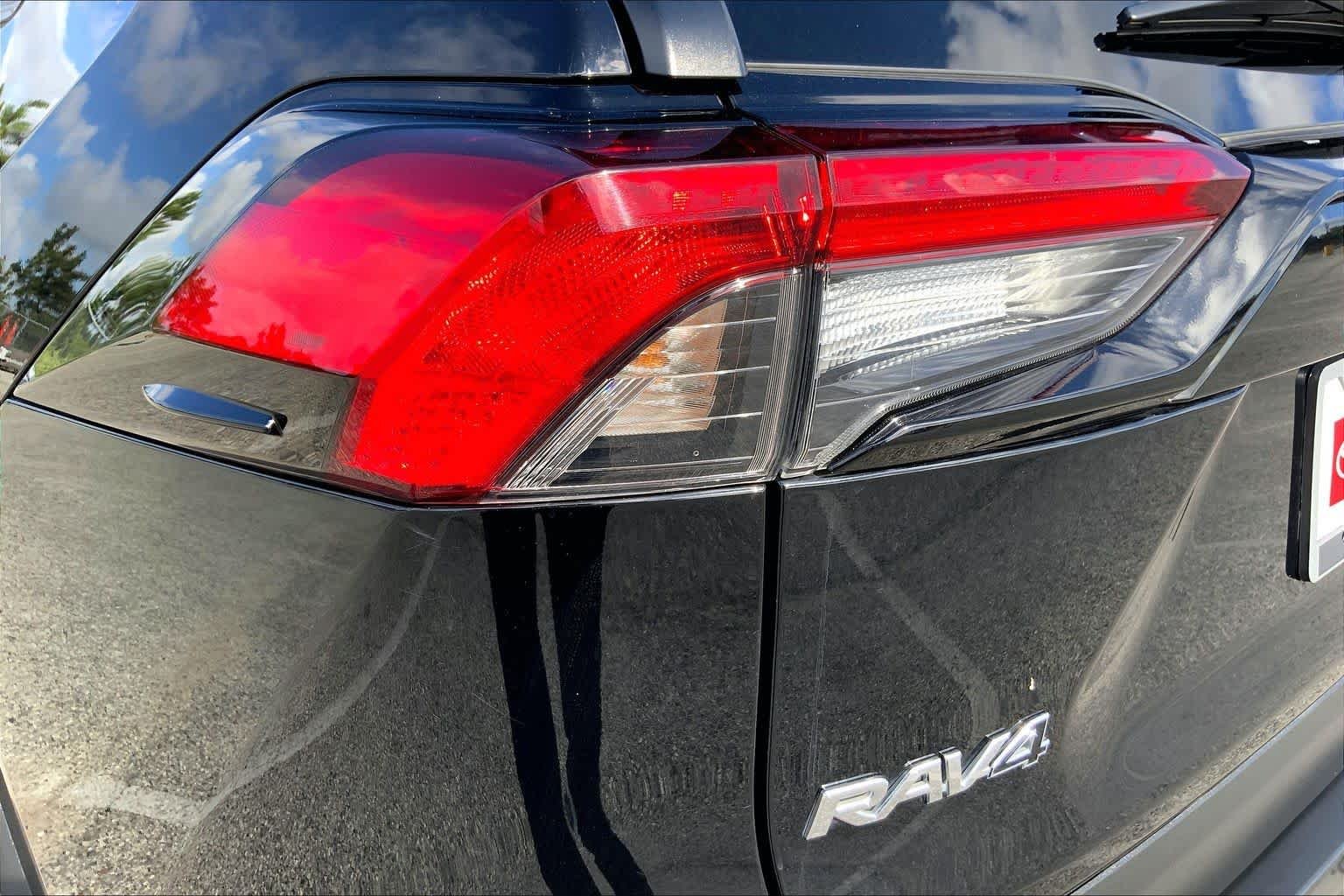 Used 2025 Midnight Black Metallic Toyota XLE image 28