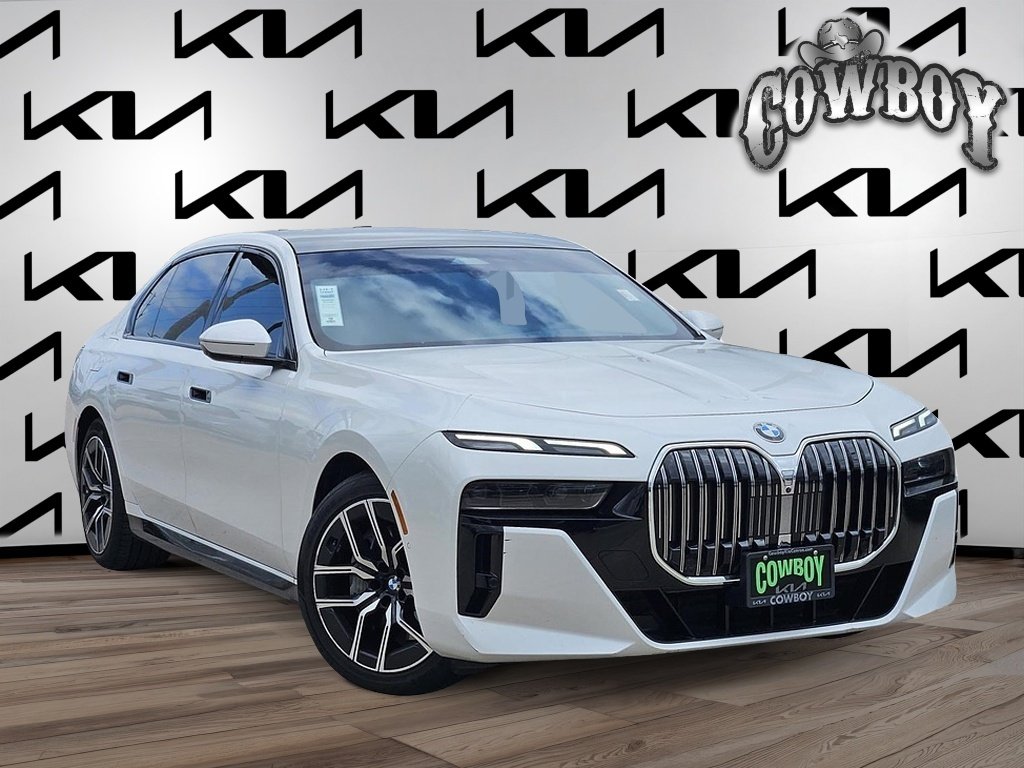 Used 2025  BMW 740i image 1