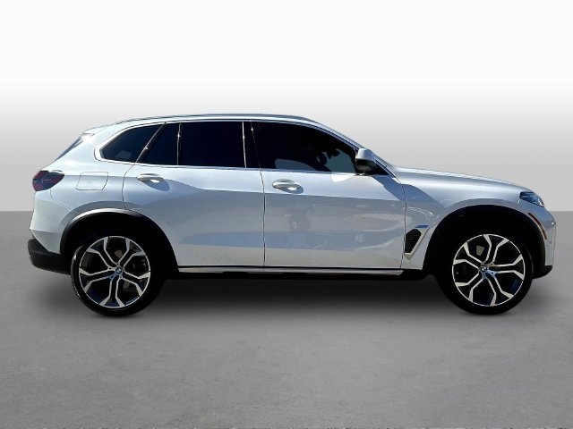 Used 2026 White BMW sDrive40i image 8