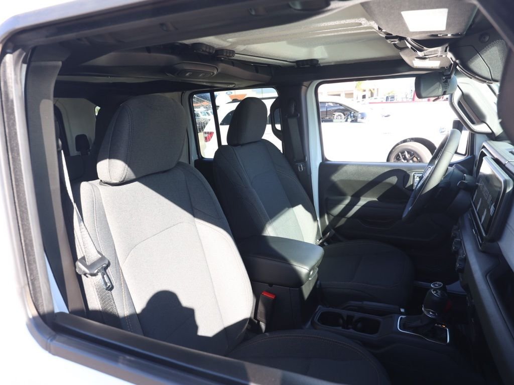 New 2026 Bright White Clear-Coat Exterior Paint Jeep Sport S image 20