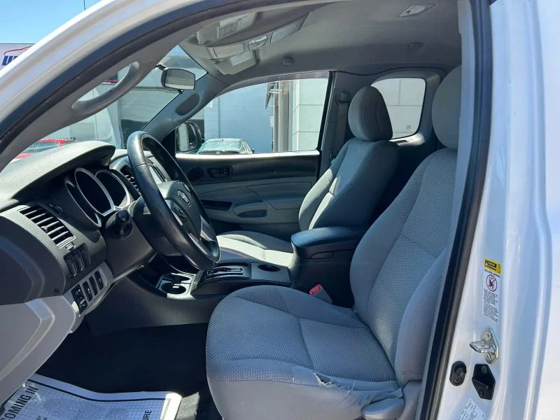 Used 2015 White Toyota Pickup 4D 6 ft image 32