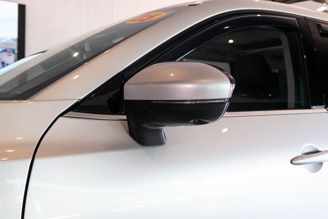 Used 2025 Silver Nissan Platinum image 10