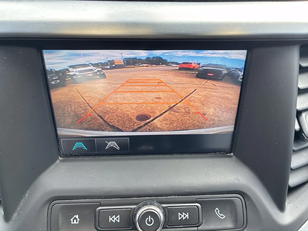Used 2017 White GMC SLE-2 image 21