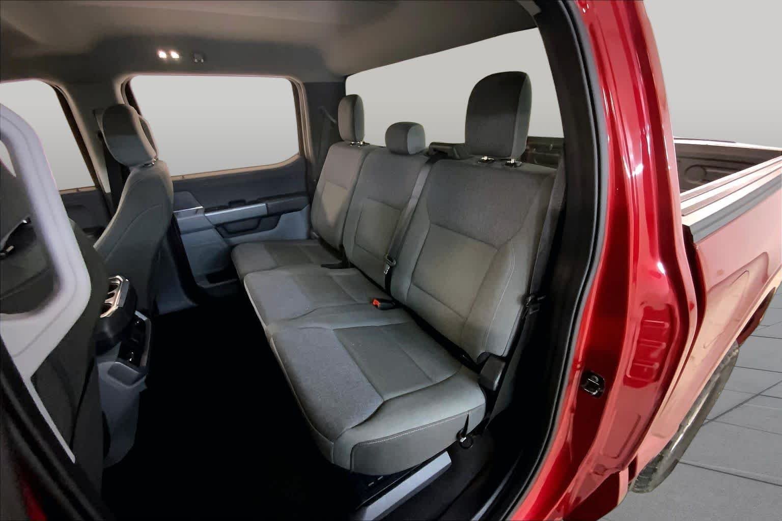 Used 2025 Rapid Red Metallic Tinted Clearcoat Ford XLT image 33