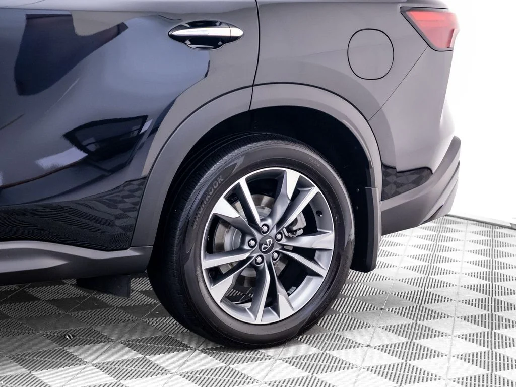 Certified Used 2023 Black INFINITI LUXE image 34