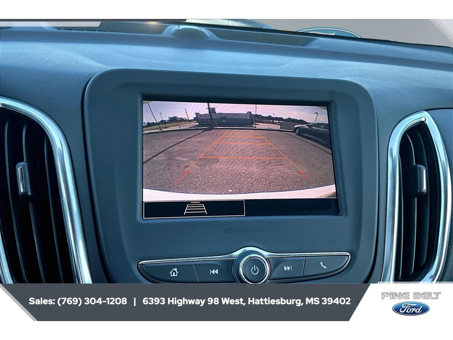 Used 2022 Summit White Chevrolet LT image 15