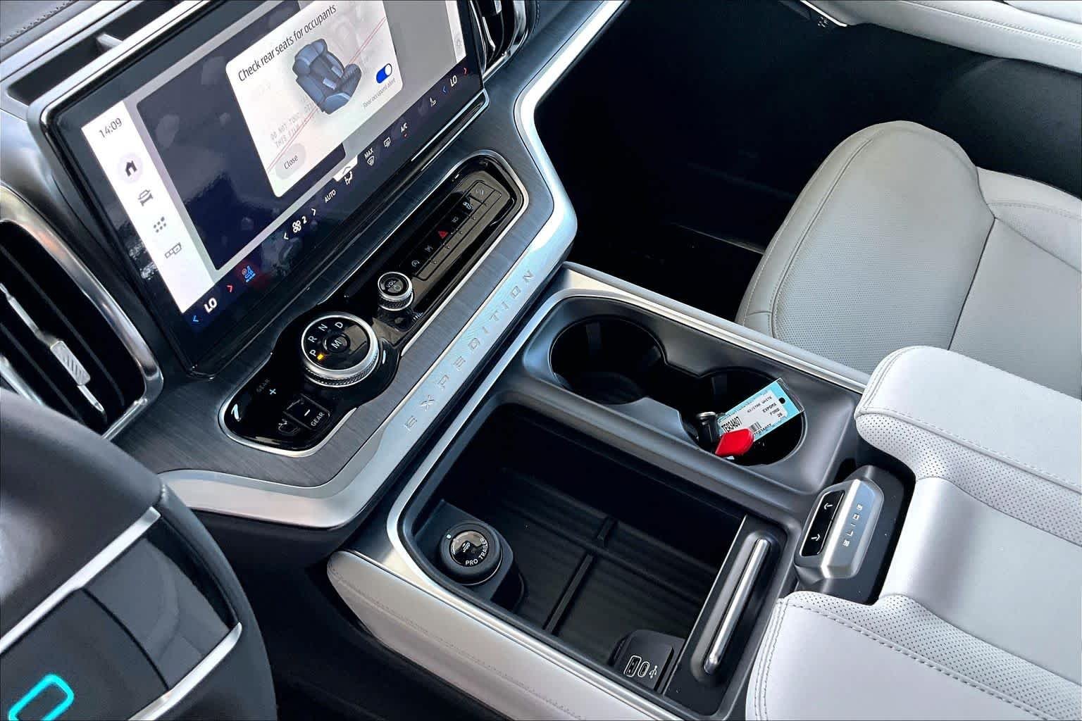 New 2026 Star White Metallic Tri-Coat Ford MAX Platinum® image 8