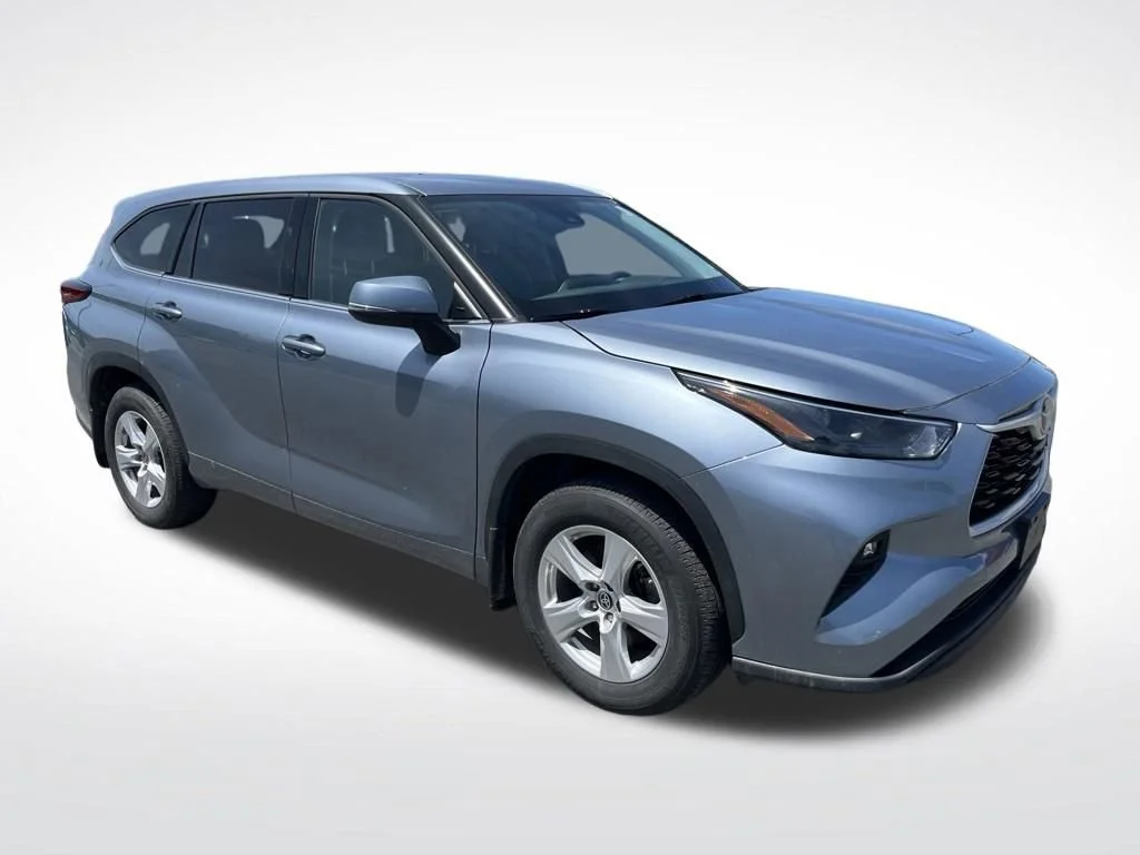 Used 2022 Moon Dust Toyota LE image 8
