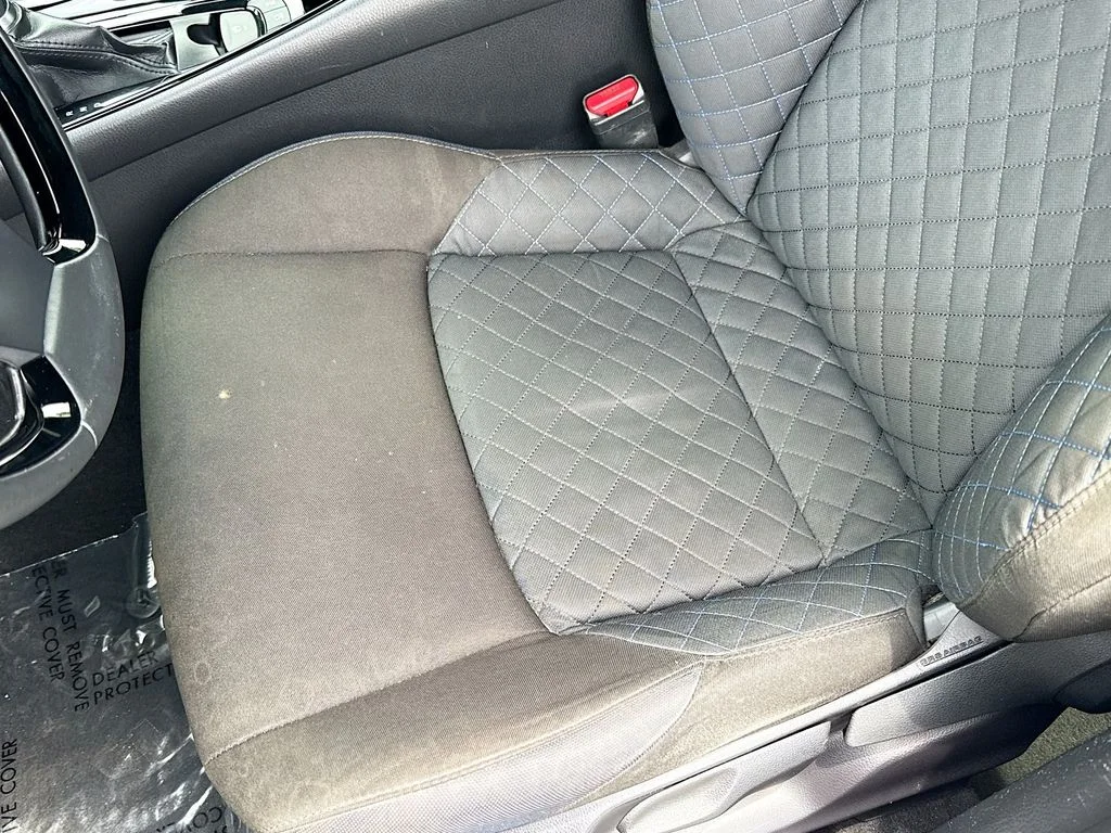 Used 2021 White Toyota XLE image 19