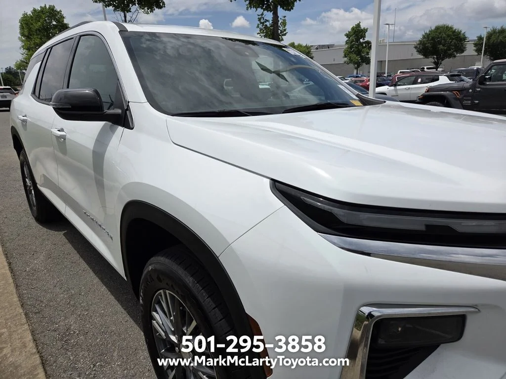 Used 2025 White Chevrolet LT image 4