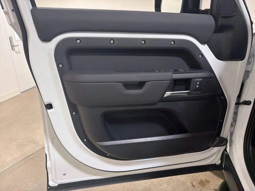 New 2026 Fuji White Land Rover S image 9