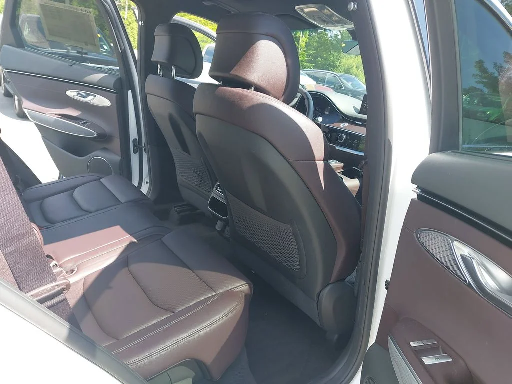 Used 2022 White Genesis 2.5T image 11