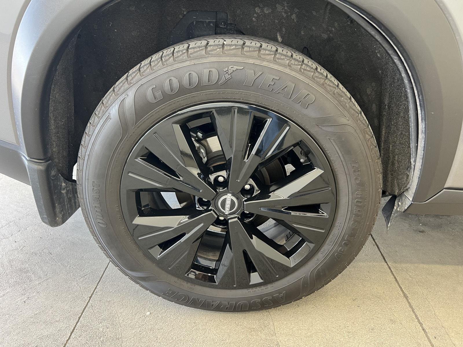 Used 2023 Gun Metallic Nissan SV image 8