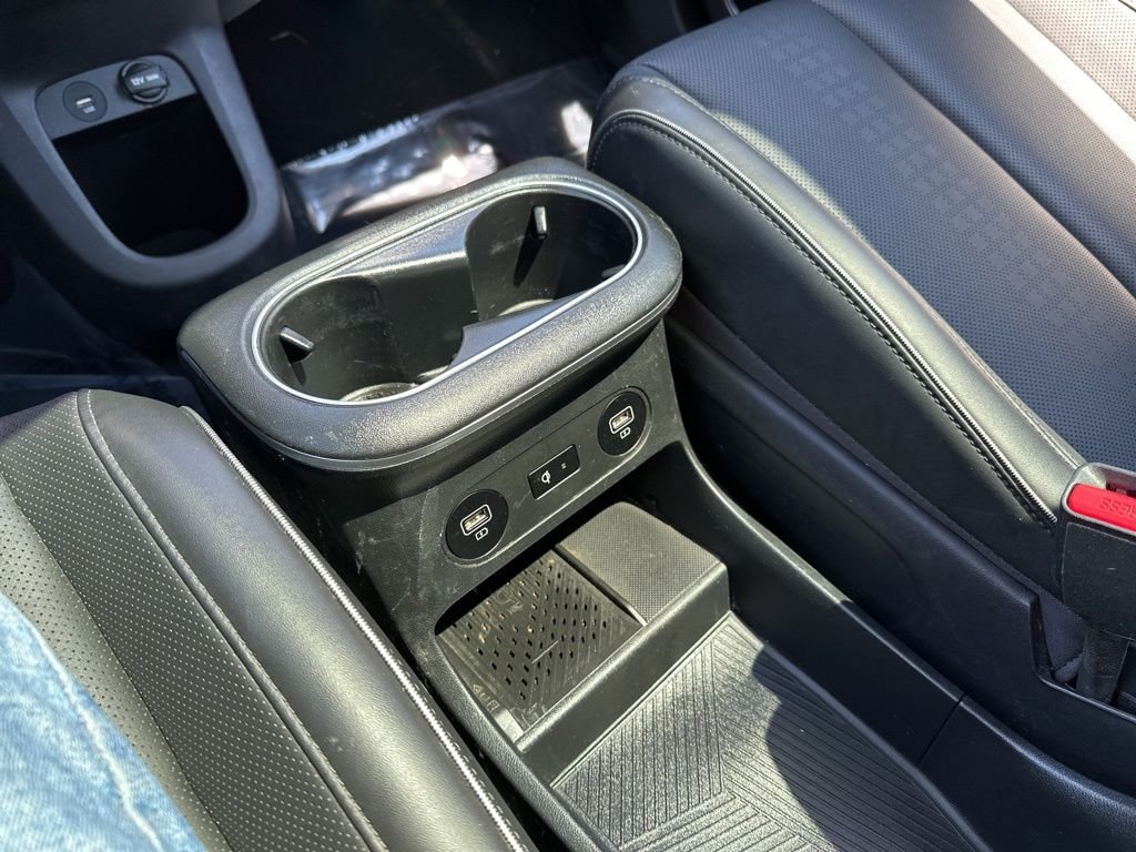 Used 2023 Black Hyundai Limited image 34