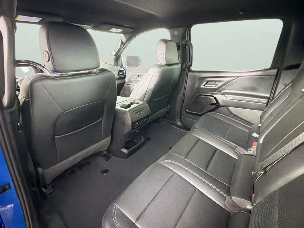Used 2025 Riptide Blue Metallic Chevrolet LT - Extended Range image 28
