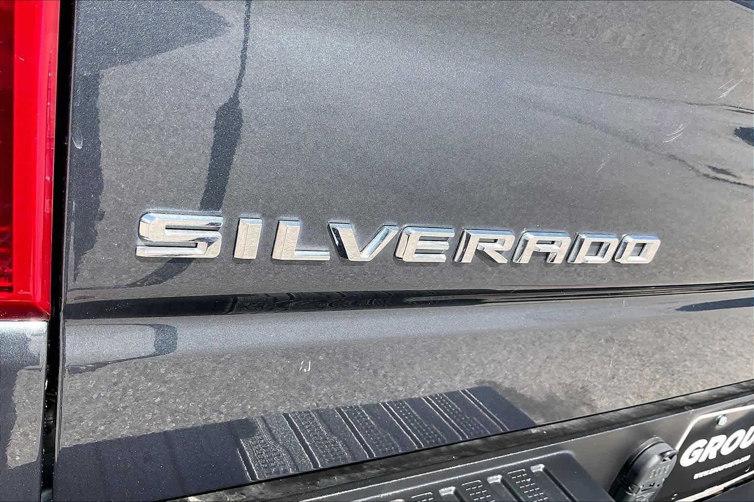 Used 2021 SHADOW GRAY METALLIC Chevrolet Custom image 28