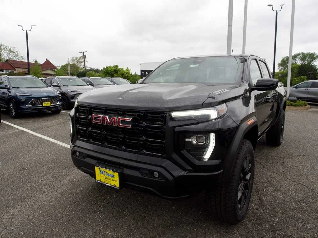 2026 GMC Canyon 4WD Elevation Crew Cab Short Box's photo