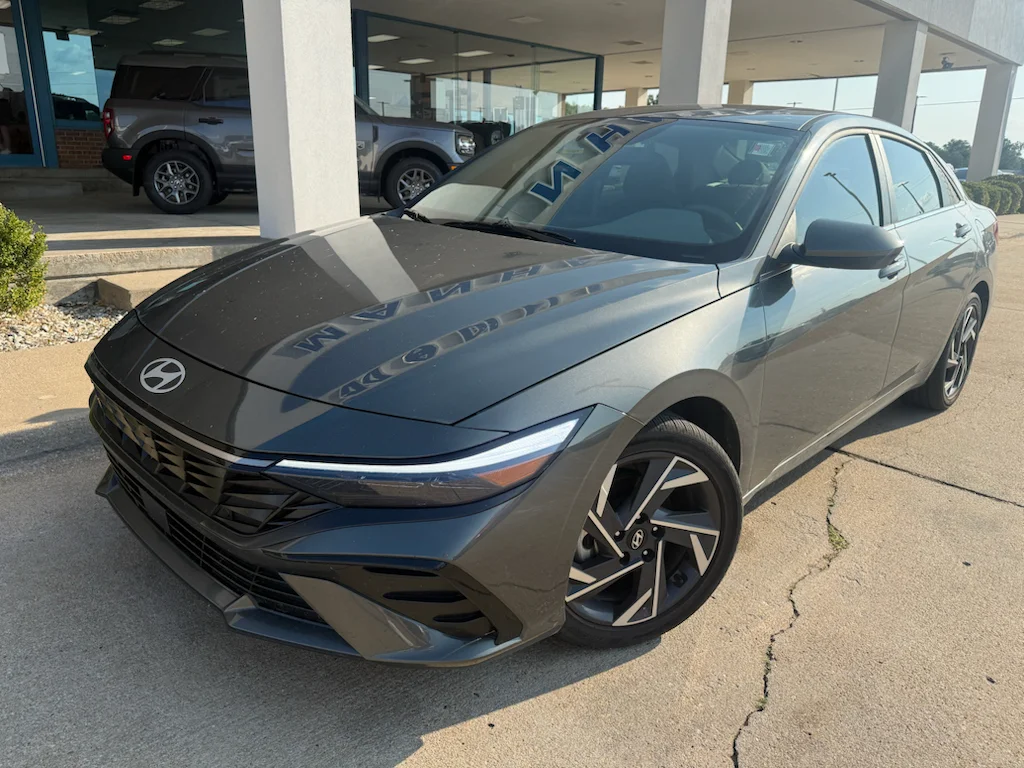 Used 2025 Amazon Gray Hyundai SEL Convenience image 2