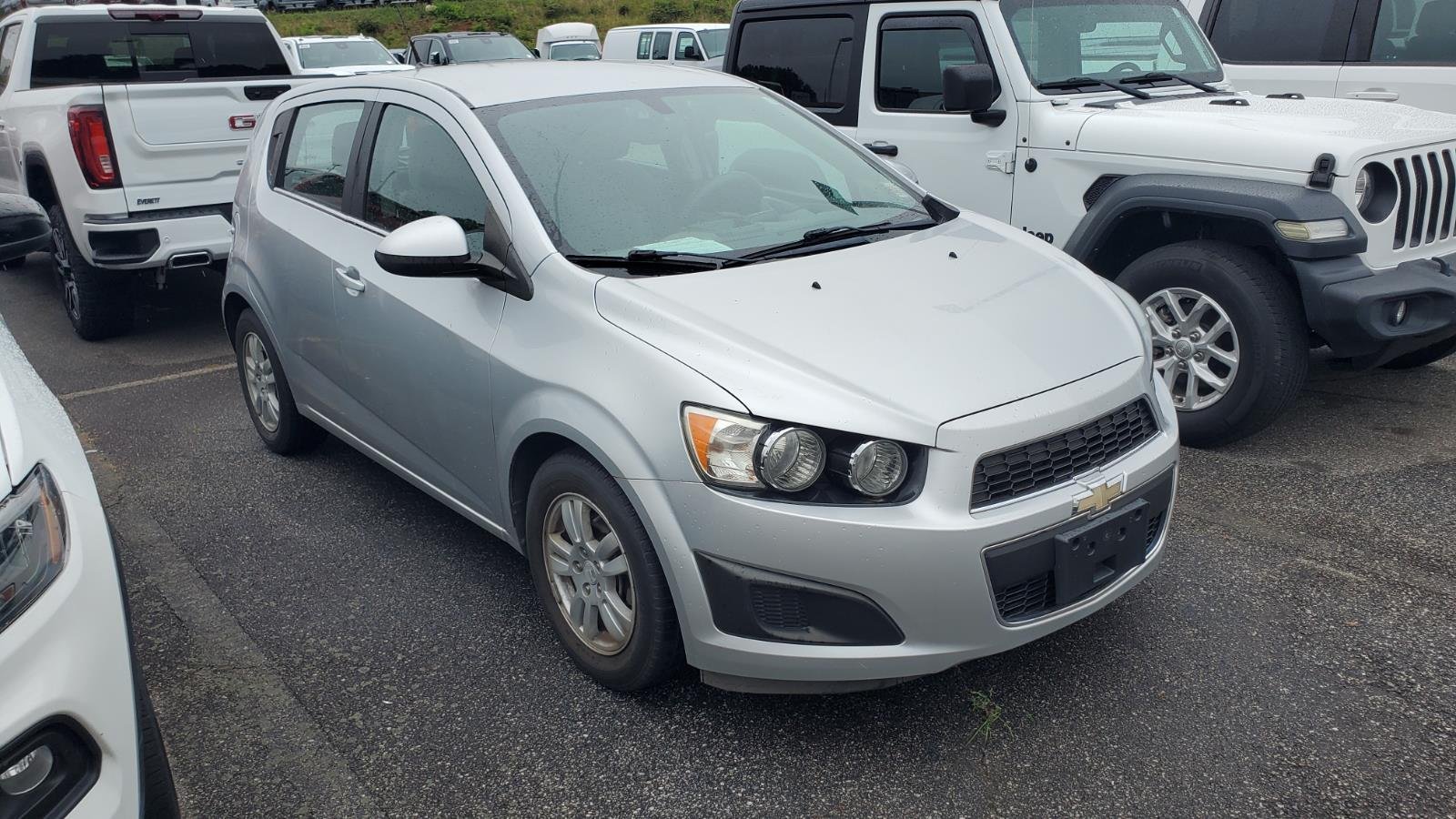Used 2014 SILVER ICE METALLIC Chevrolet LT image 2