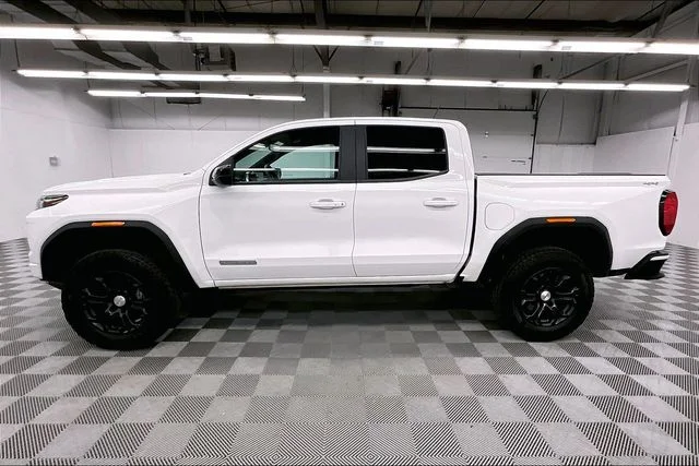 Used 2024 Summit White GMC Elevation image 14