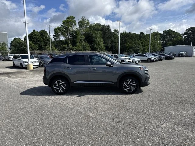 Used 2025 Gray Nissan SV image 4
