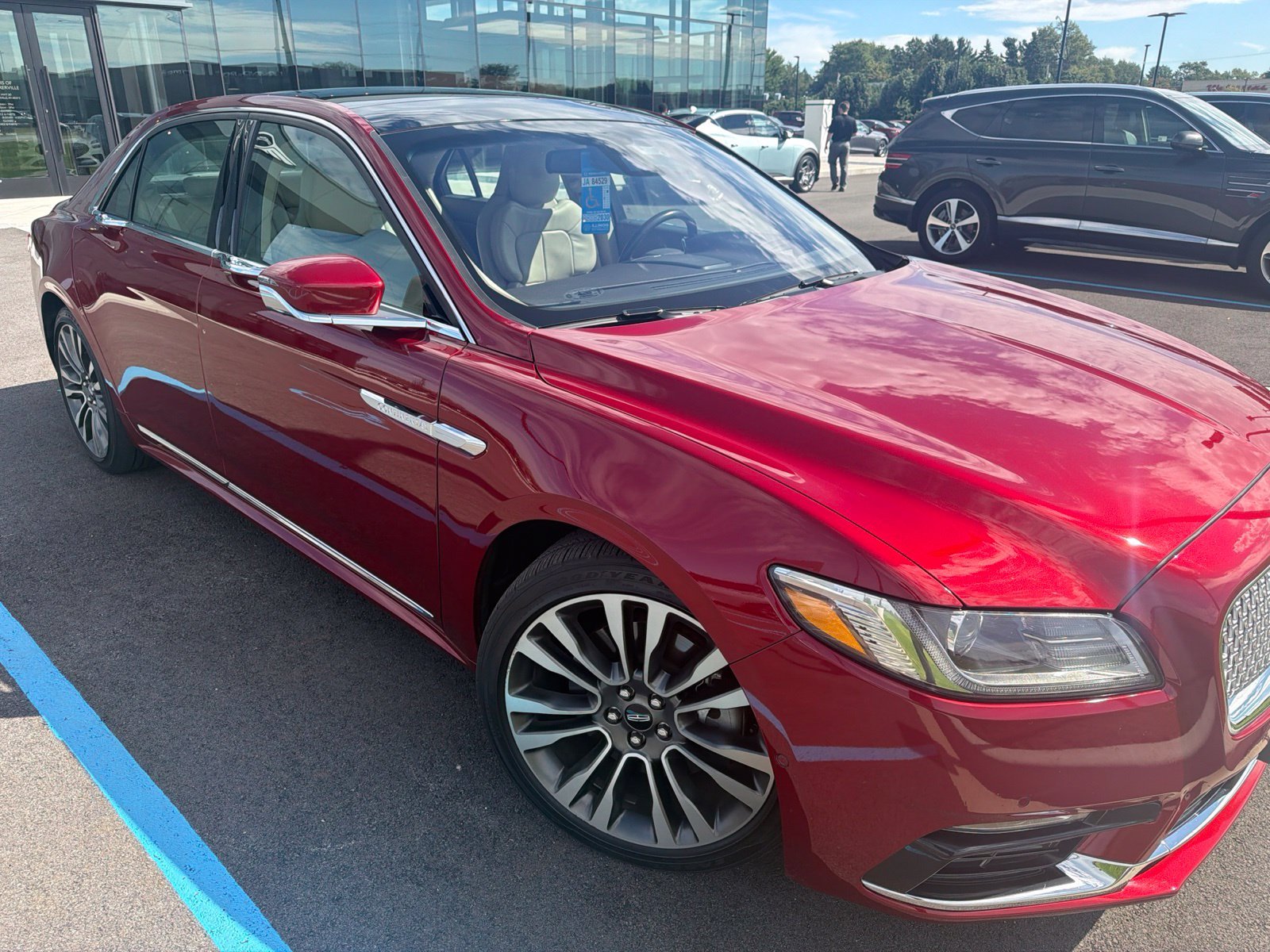 Used 2019 Red Lincoln Reserve image 3