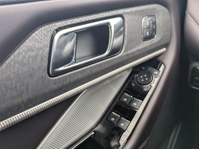 New 2026 Star White Metallic Tri-Coat Ford Platinum™ image 25