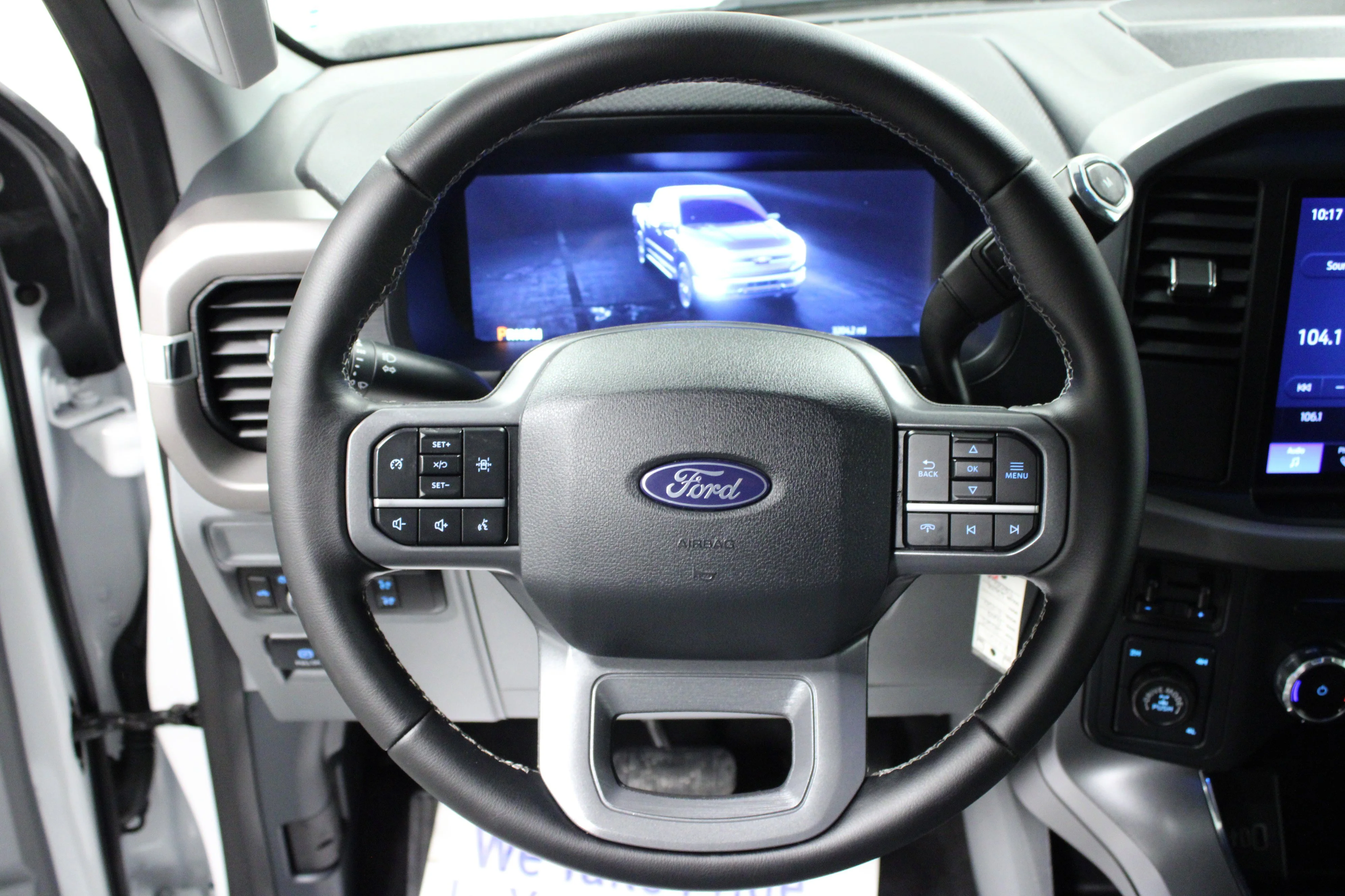 Used 2025 Oxford White Ford XLT image 17