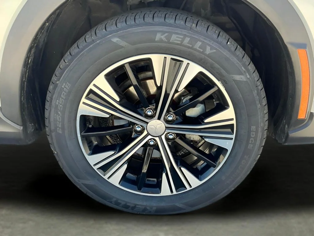 Used 2022  Mitsubishi SE image 19