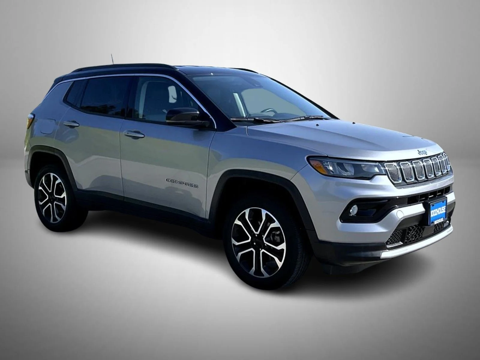 Used 2022 Silver Jeep Limited image 3