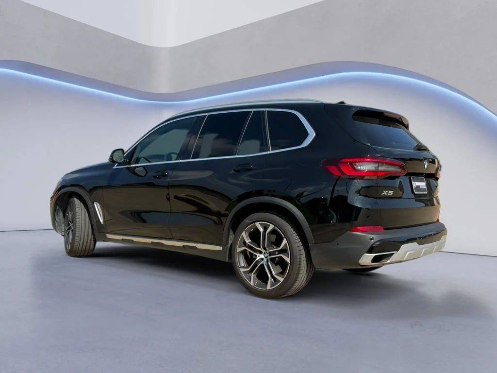 Used 2022 Jet Black BMW sDrive40i image 3