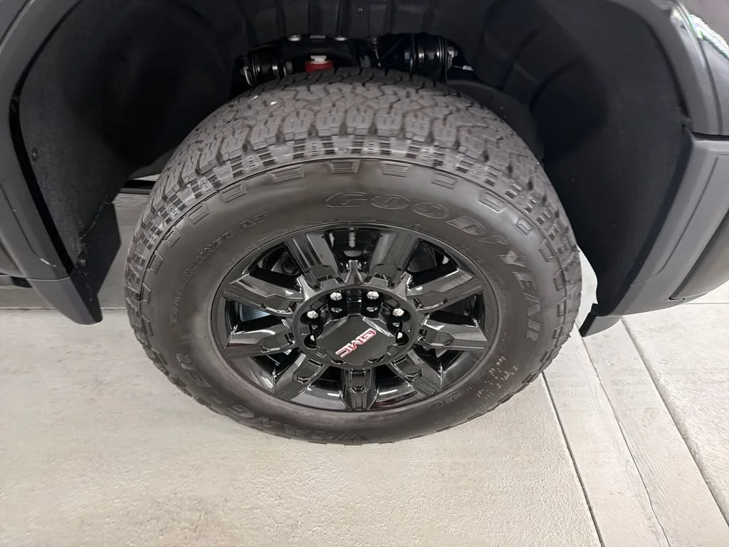 New 2026 Onyx Black GMC AT4 image 4