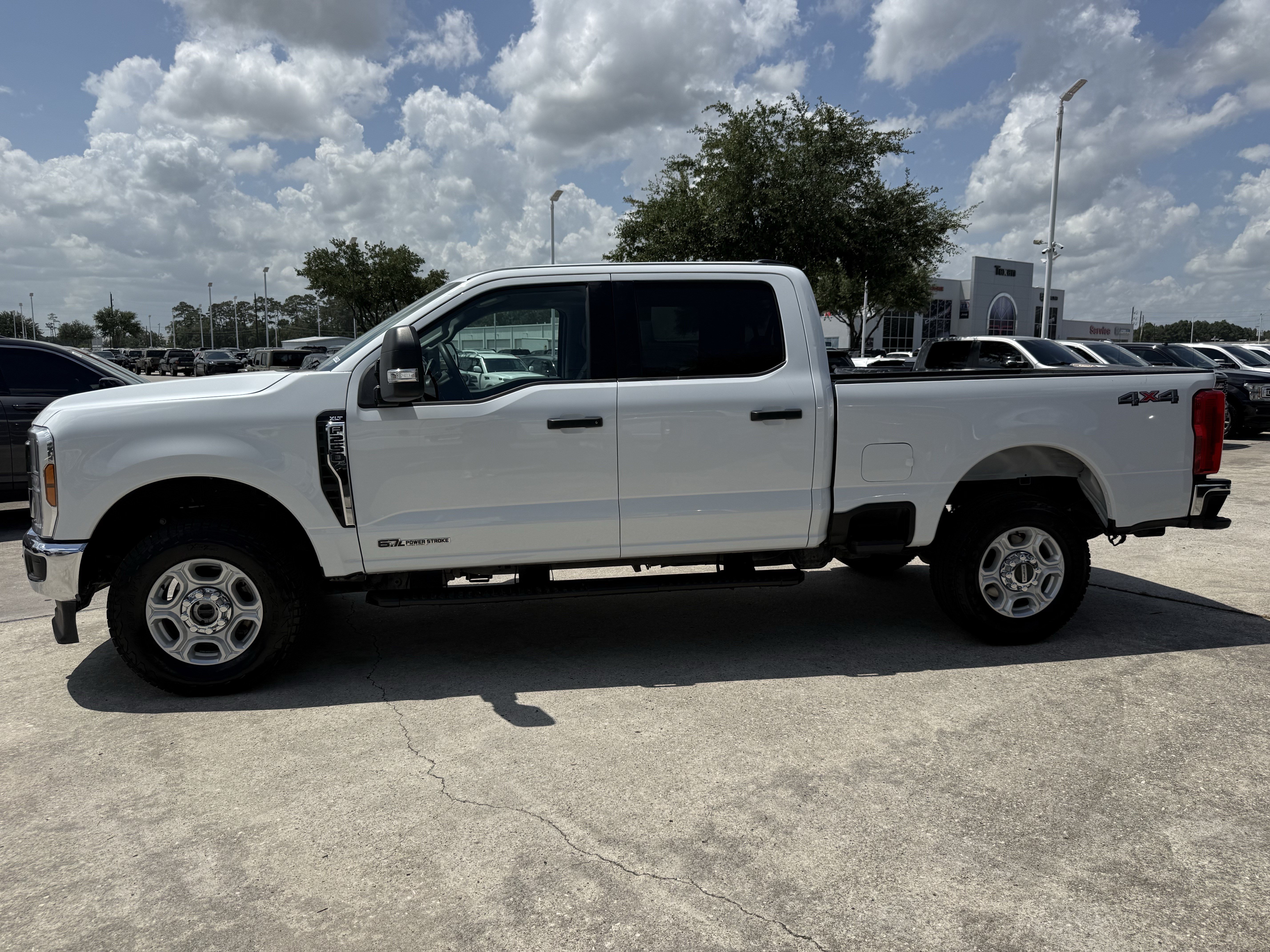 Used 2025 Oxford White Ford XLT image 7