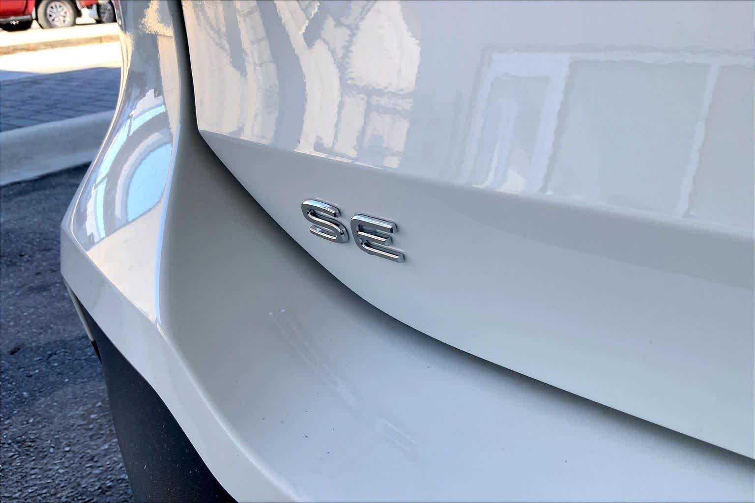 New 2026 Pure White Volkswagen SE image 15