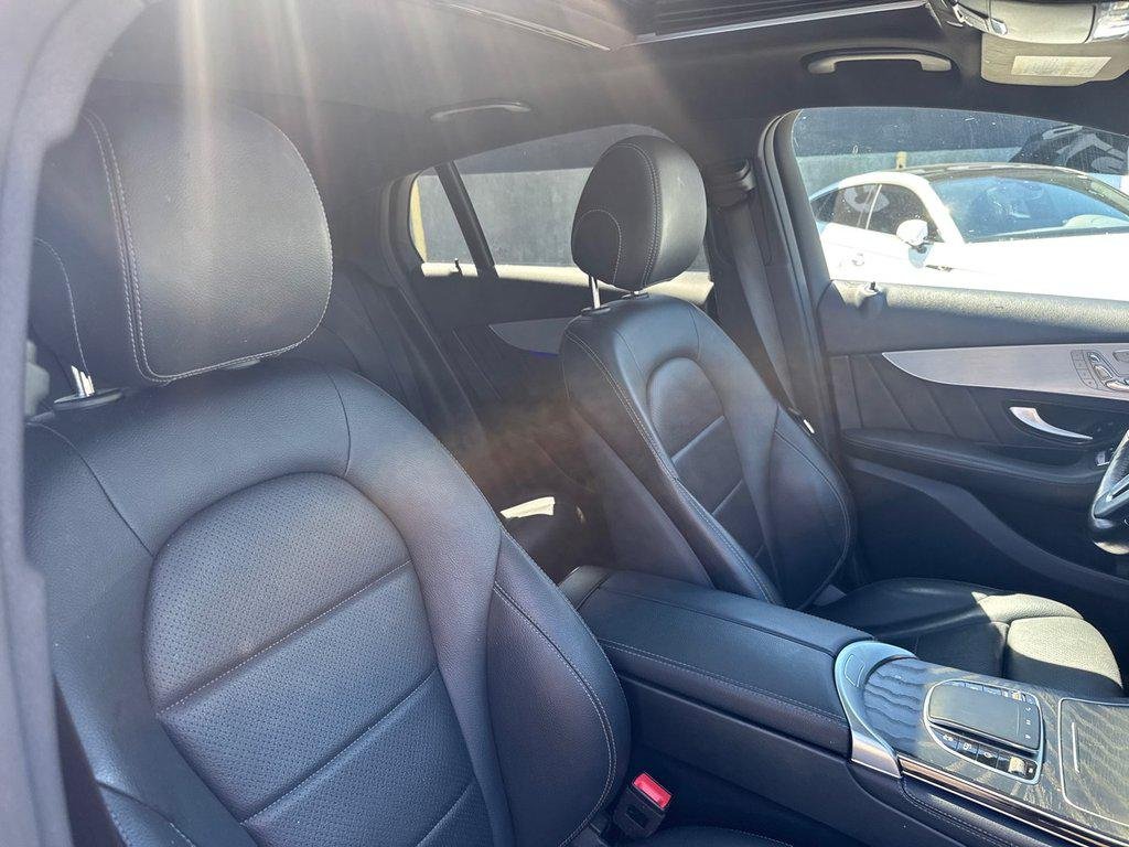 Used 2020 Hyacinth Red Mercedes-Benz 4MATIC® image 15