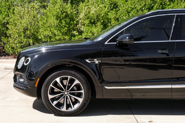 Used 2019 Black Crystal over Cricket Ball Bentley V8 image 17