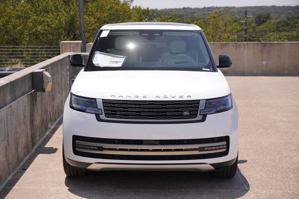 New 2026 Fuji White Land Rover SE image 4