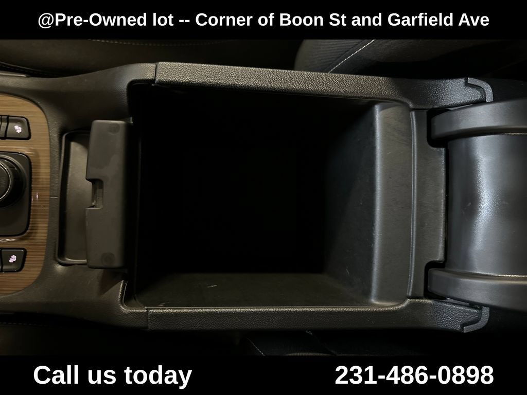 Used 2020 Summit White GMC SLE image 27