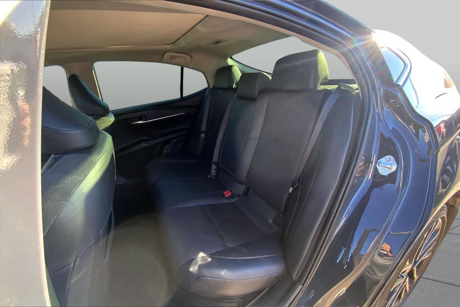 Used 2025 UNDERGROUND Toyota XLE image 21
