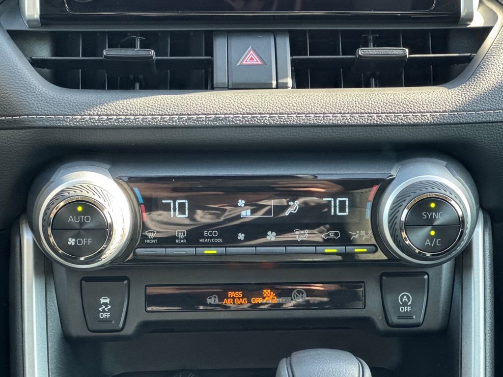 2025 Toyota RAV4 XLE - Photo 25