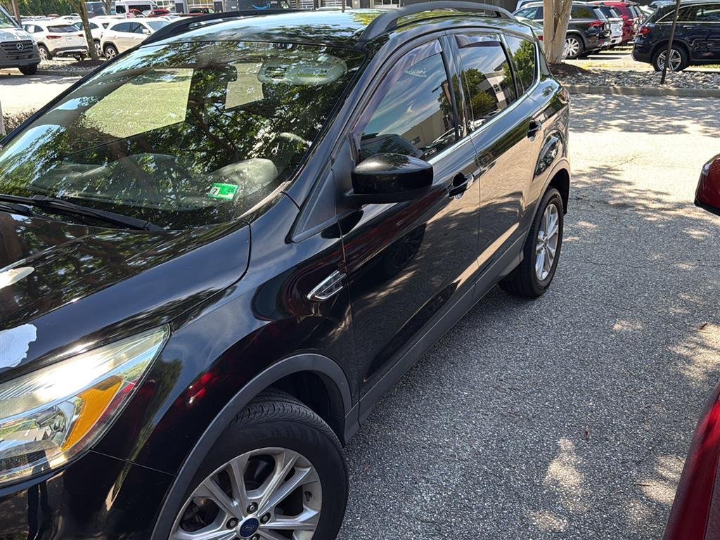 Used 2018 Shadow Black Ford SE image 9