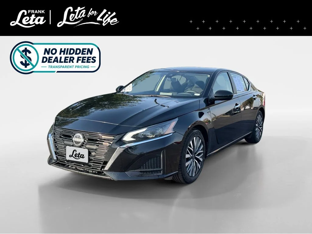 Used 2023 Super Black Clearcoat Nissan 2.5 SV image 1