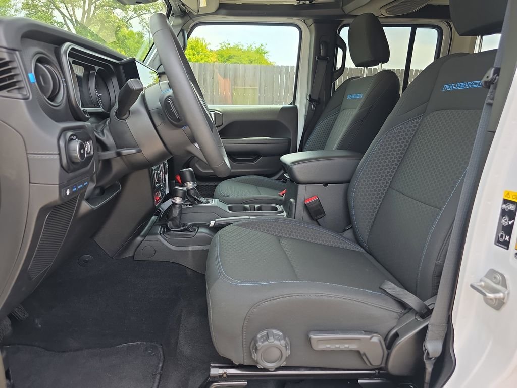 Used 2025 White/off-white Jeep Rubicon 4xe image 10