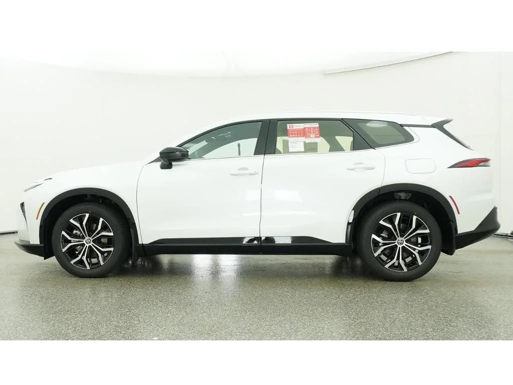 New 2026 Oxygen White Toyota XLE image 19